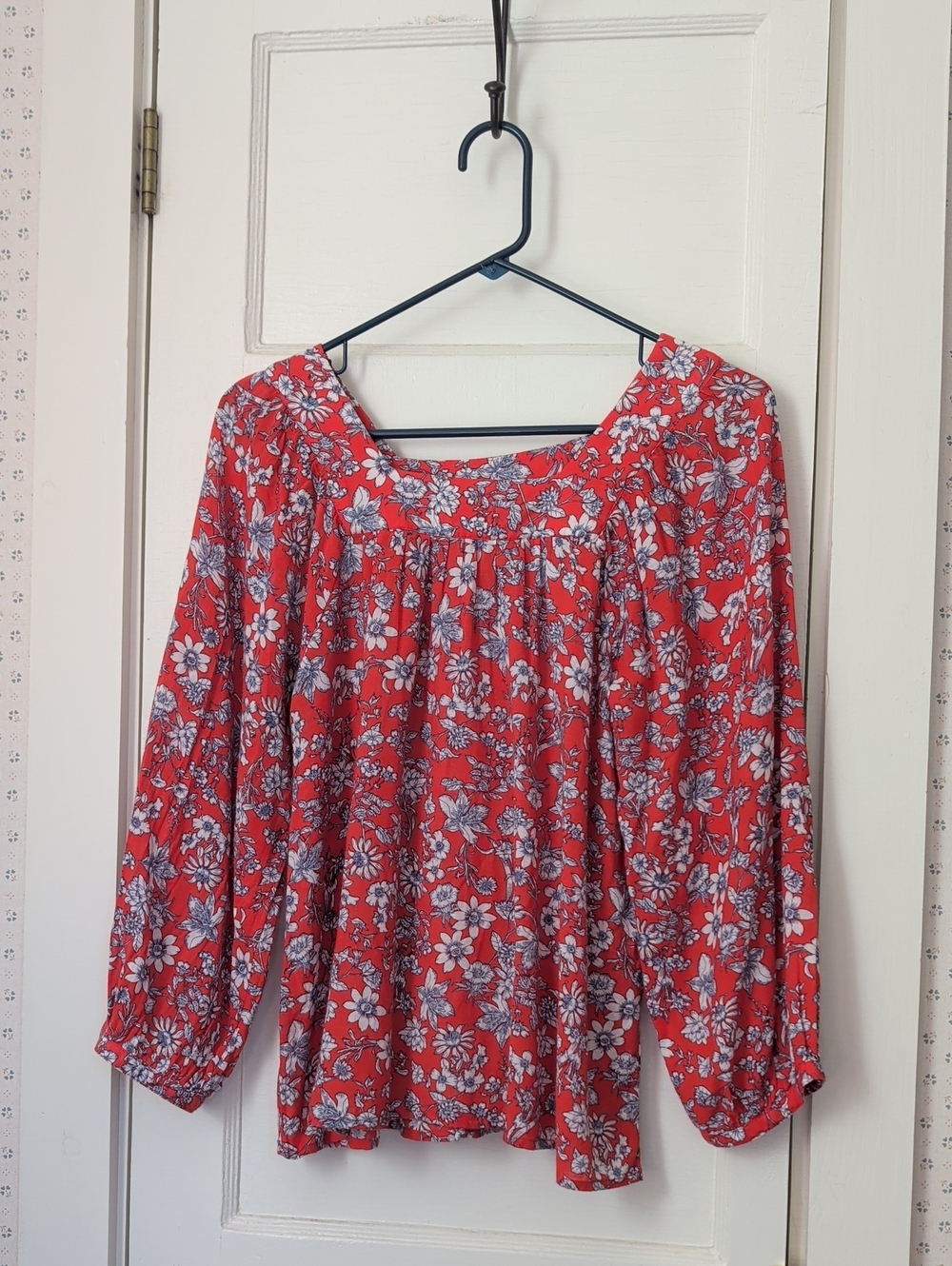 GAP M Red Floral Peasant Blouse Gathered Puff sleeves, Rayon Boho Hippie Prairie